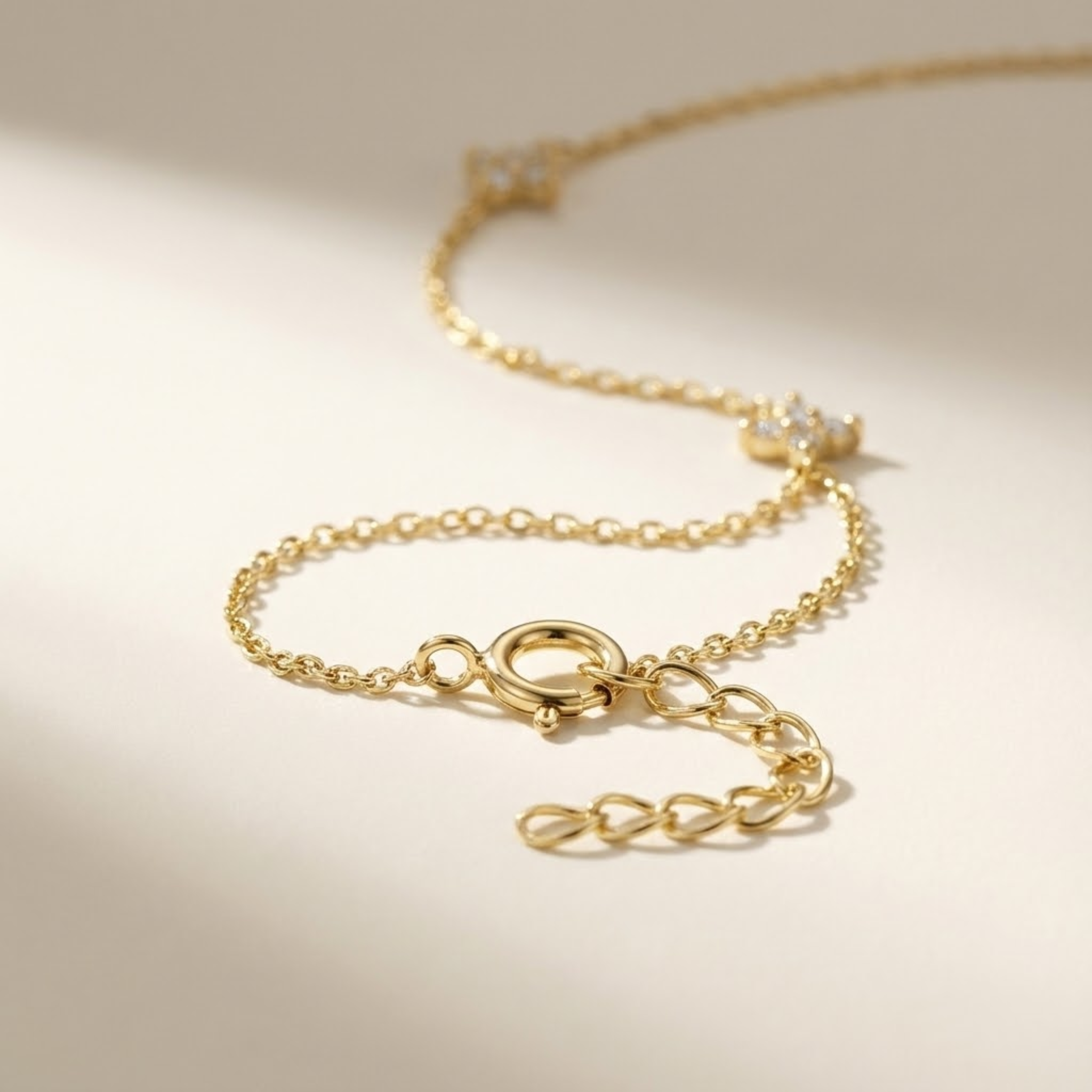 Nola Loop Hand Chain