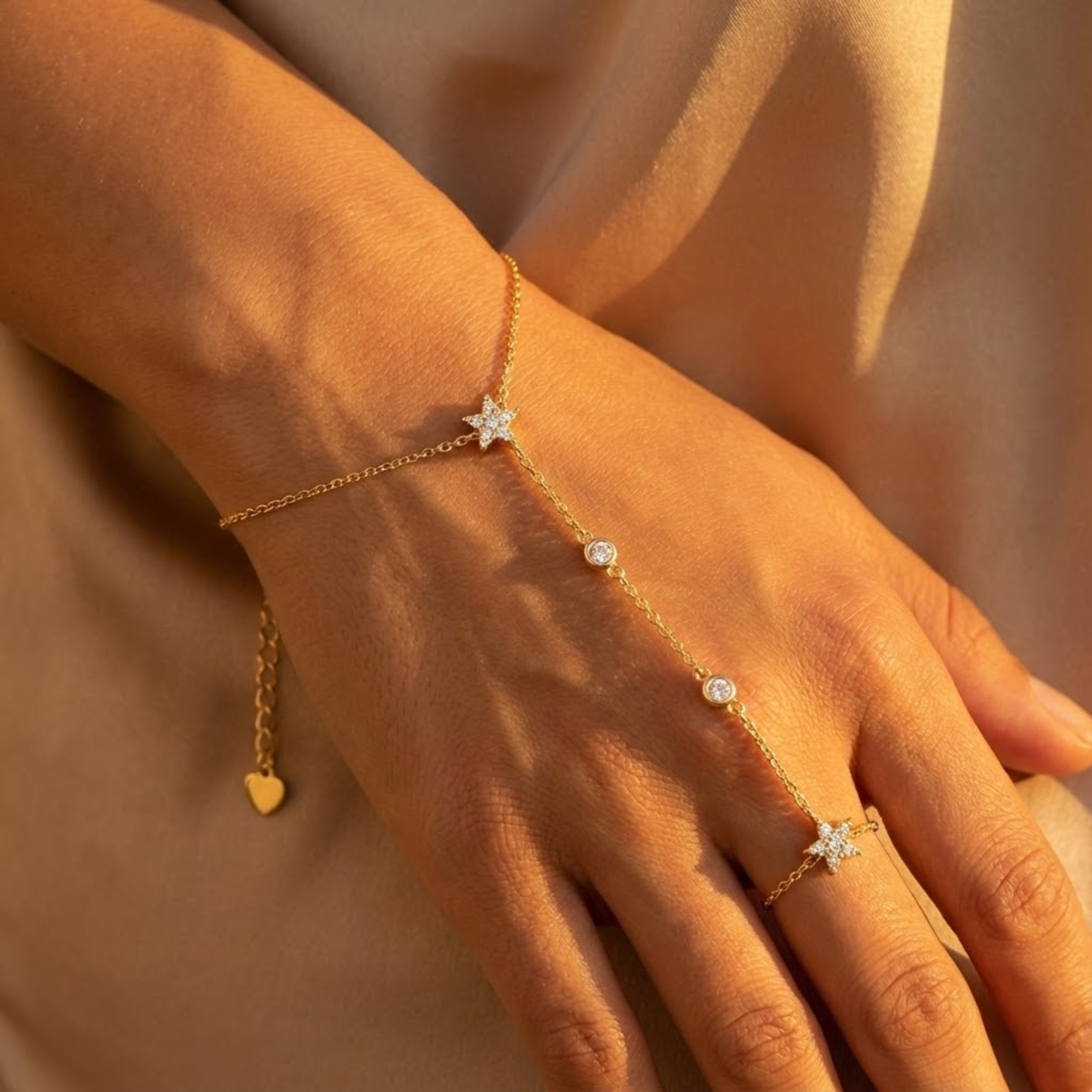 Virella Spark Hand Chain