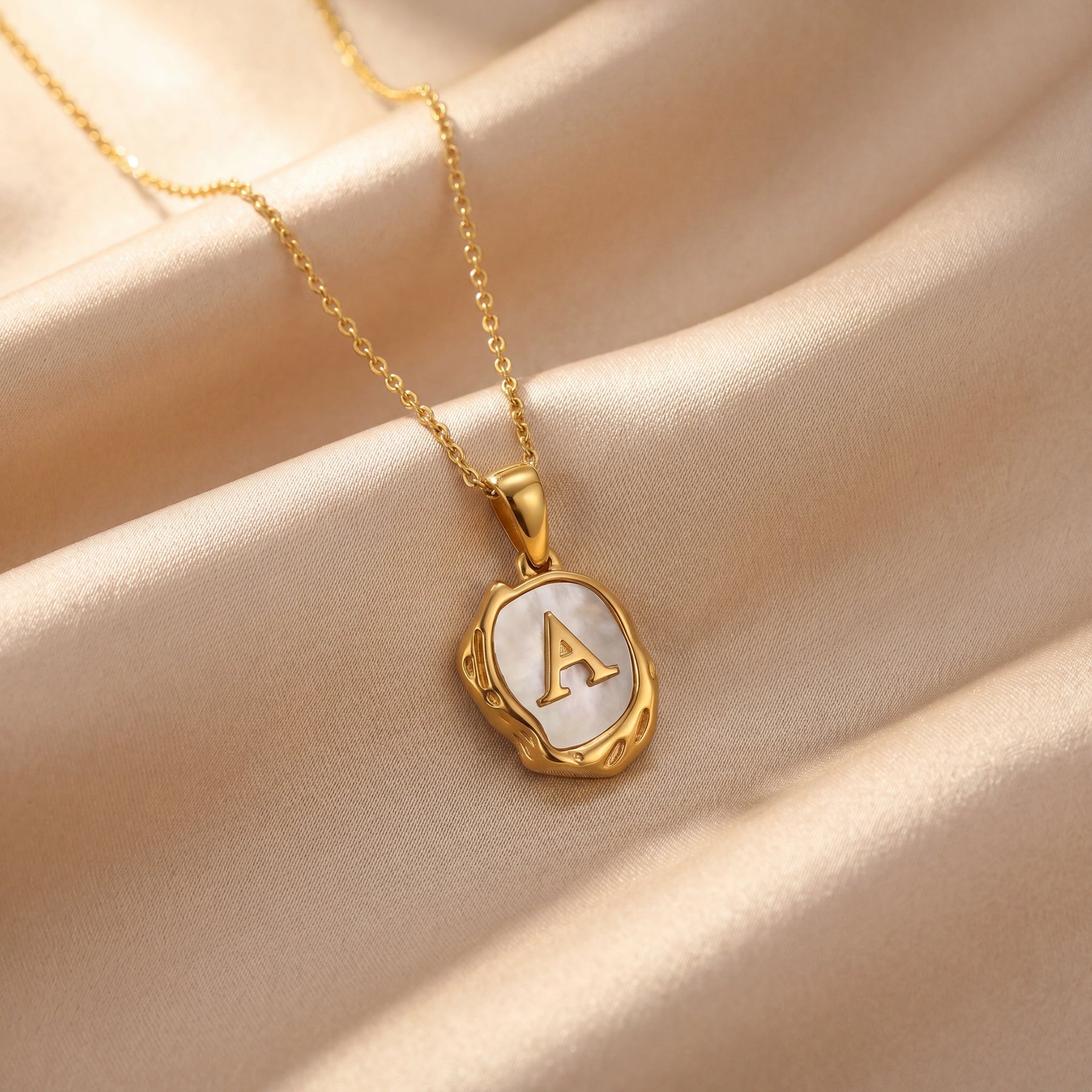 Lulu Classic Pearl Pendant