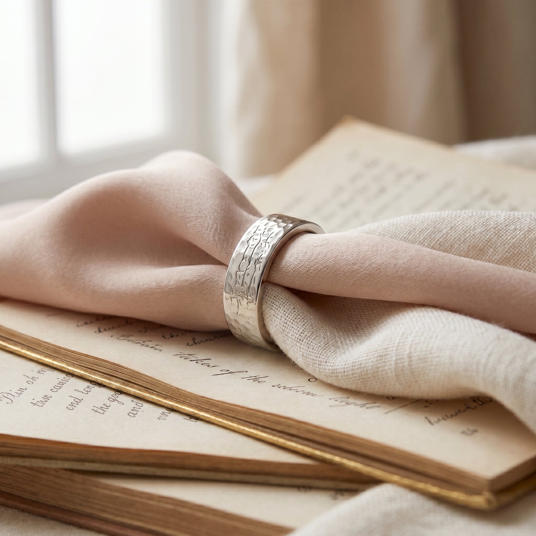 Qamar Throne Ring