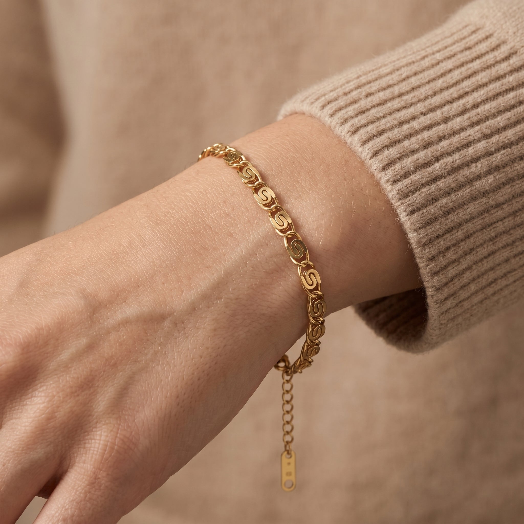Gold Swirl Link Chain Bracelet