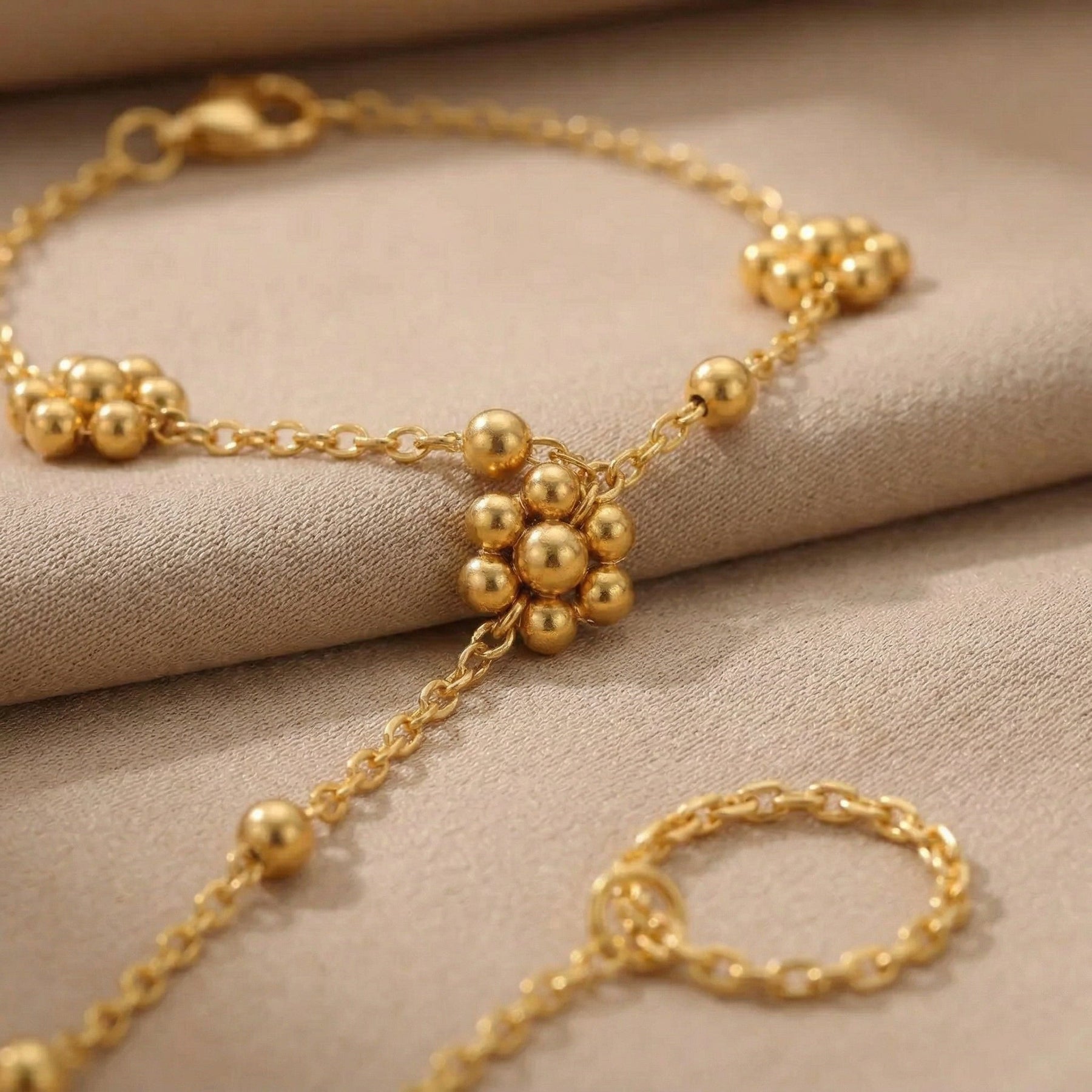 Nujum Hand Chain