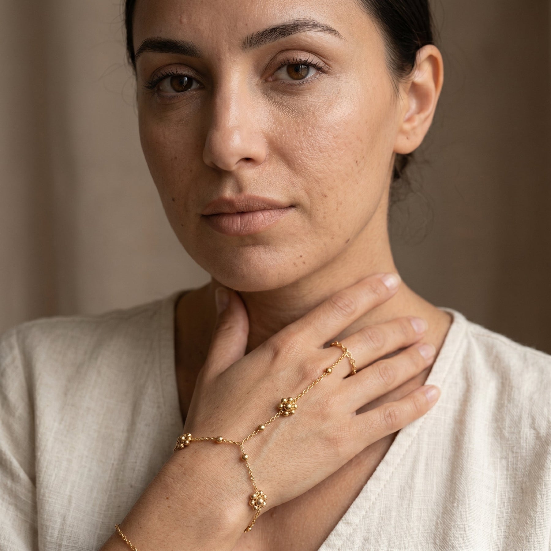 Nujum Hand Chain