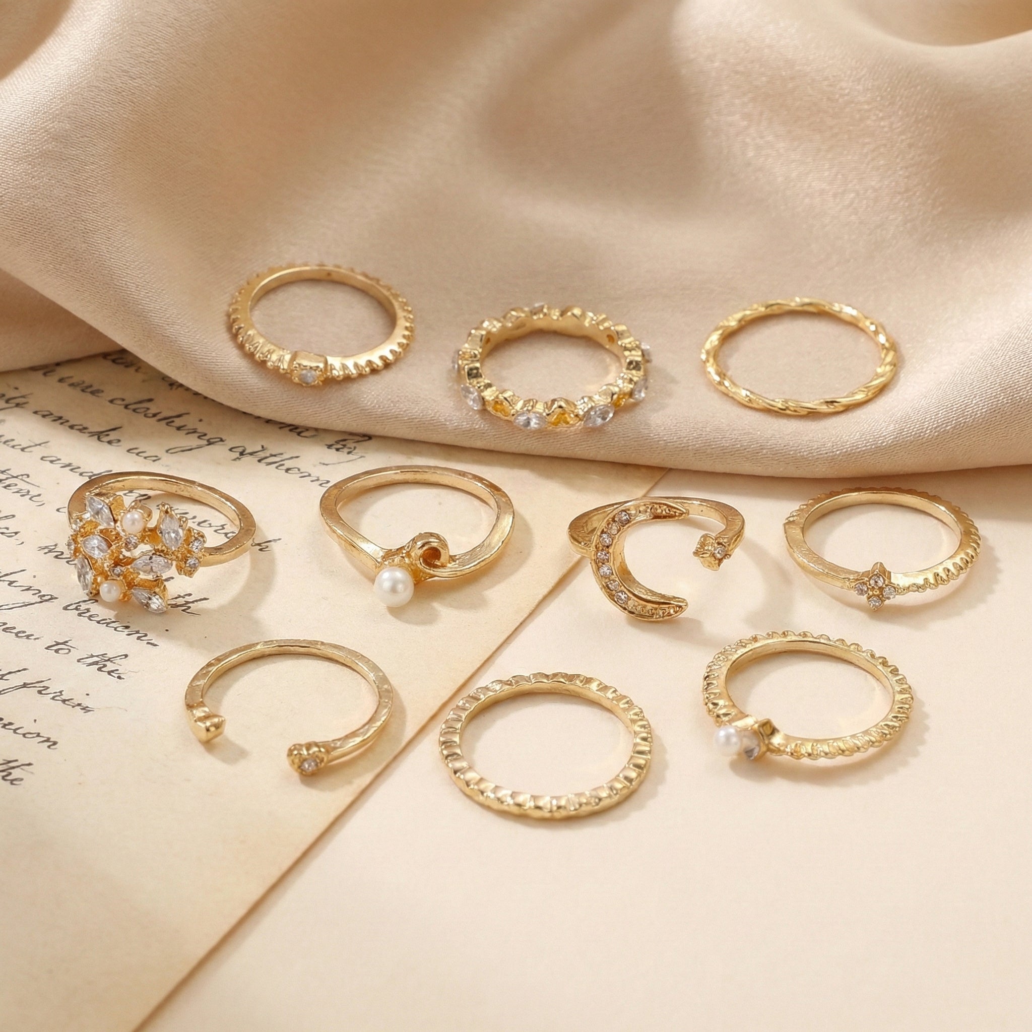 Qamar Layali Moonlight Ring Set