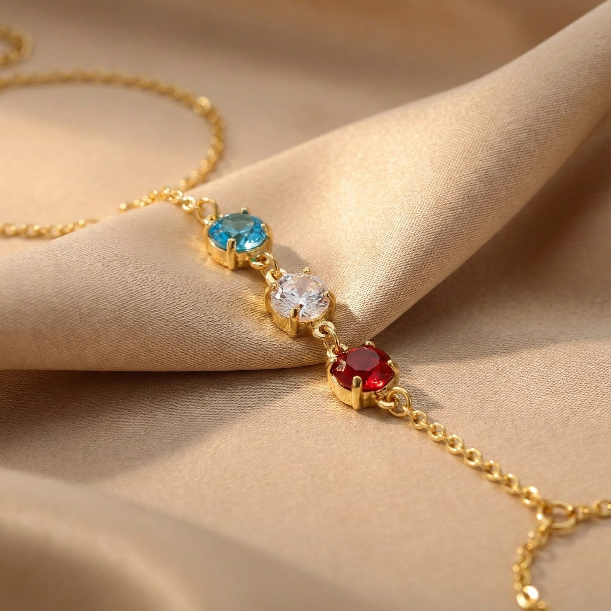 Noor Trinity Hand Chain