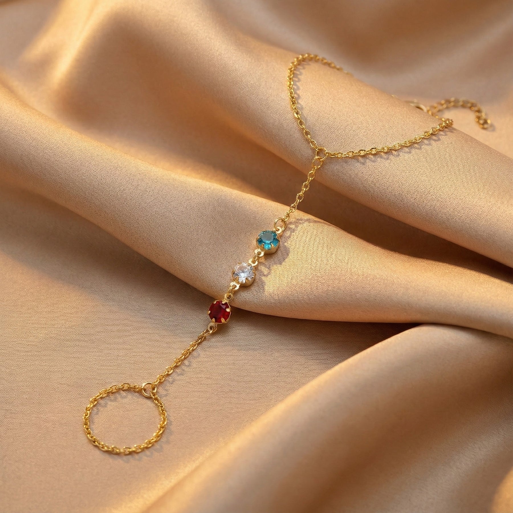 Noor Trinity Hand Chain