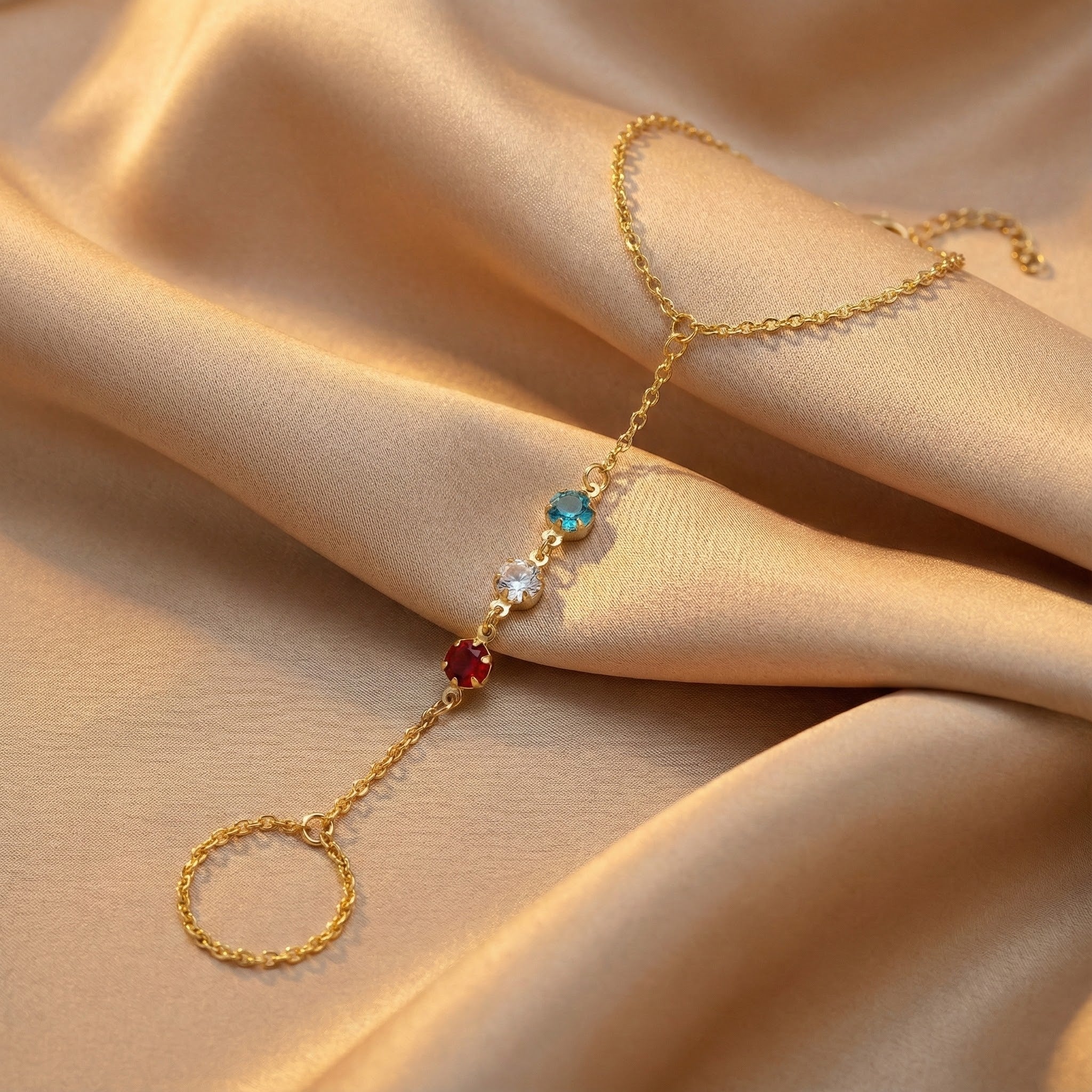 Noor Trinity Hand Chain