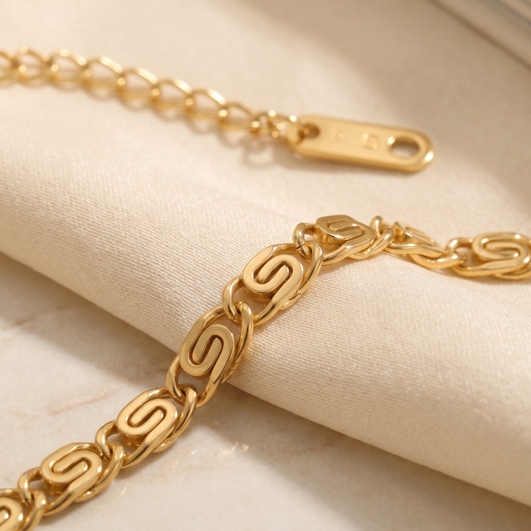 Gold Swirl Link Chain Bracelet