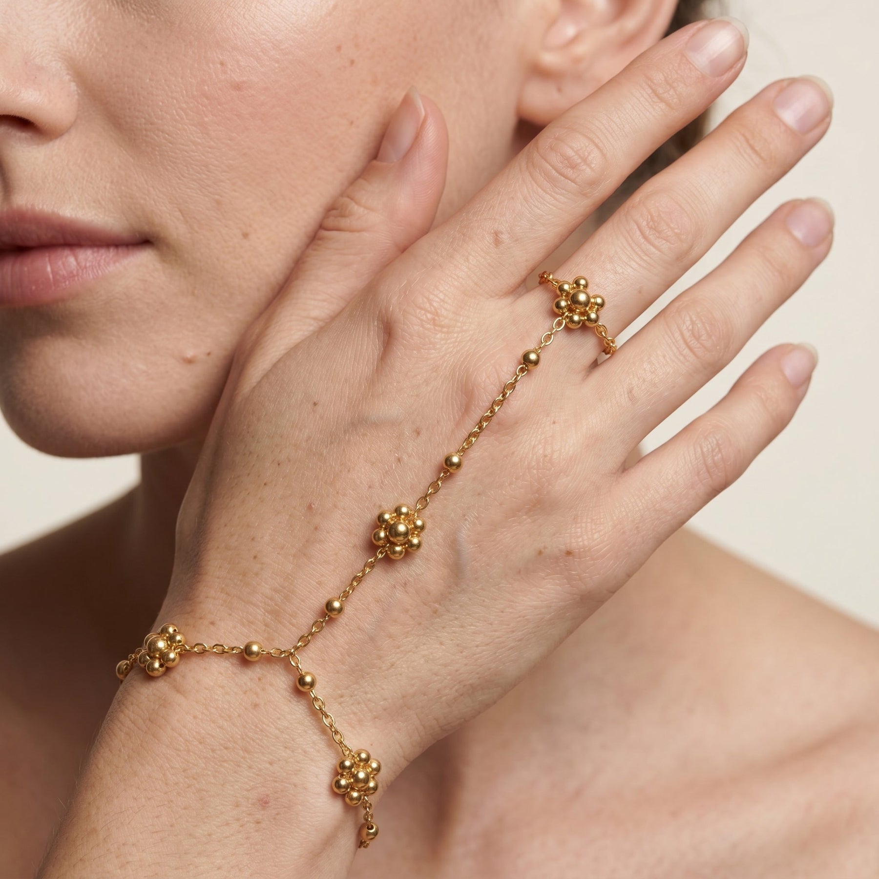 Nujum Hand Chain