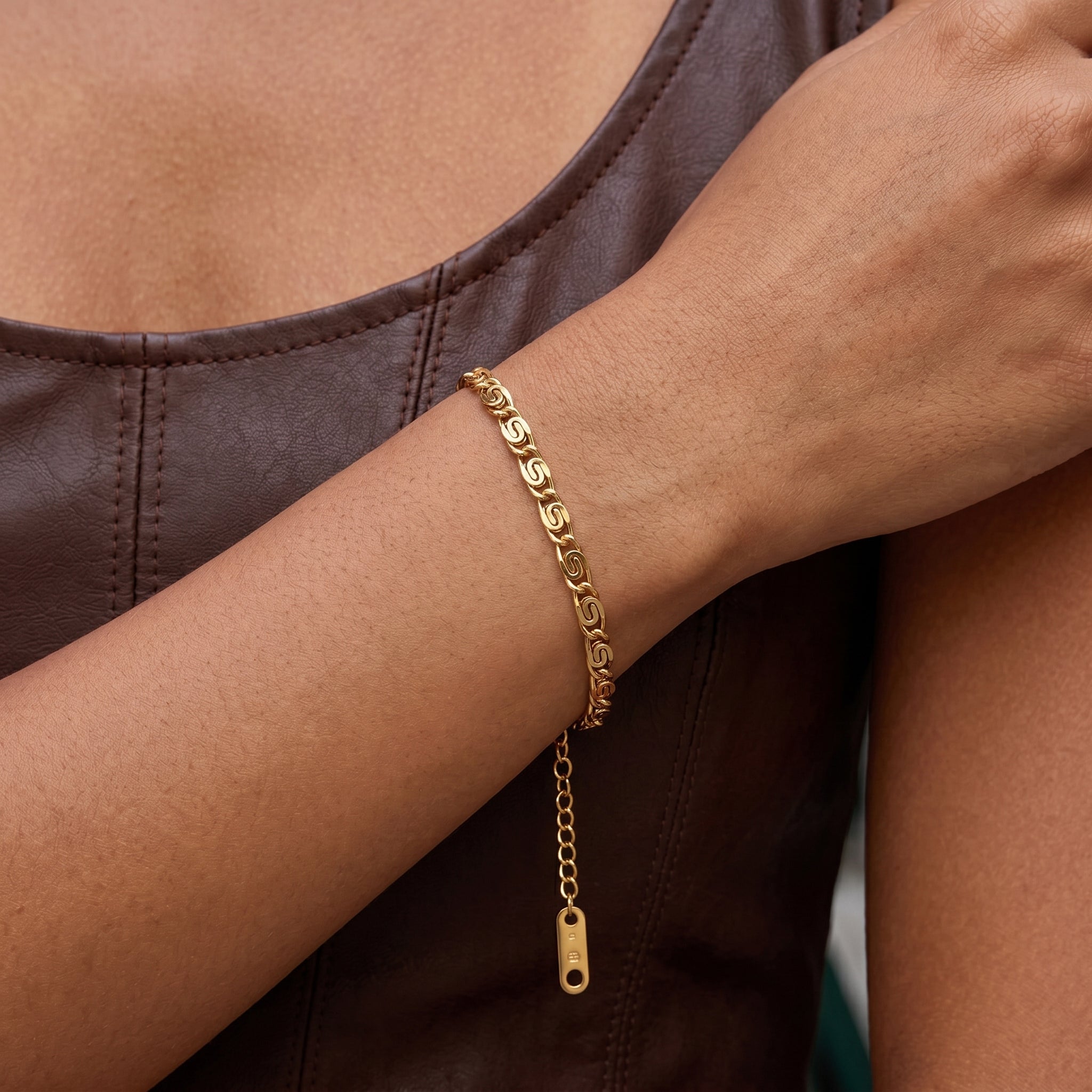 Gold Swirl Link Chain Bracelet