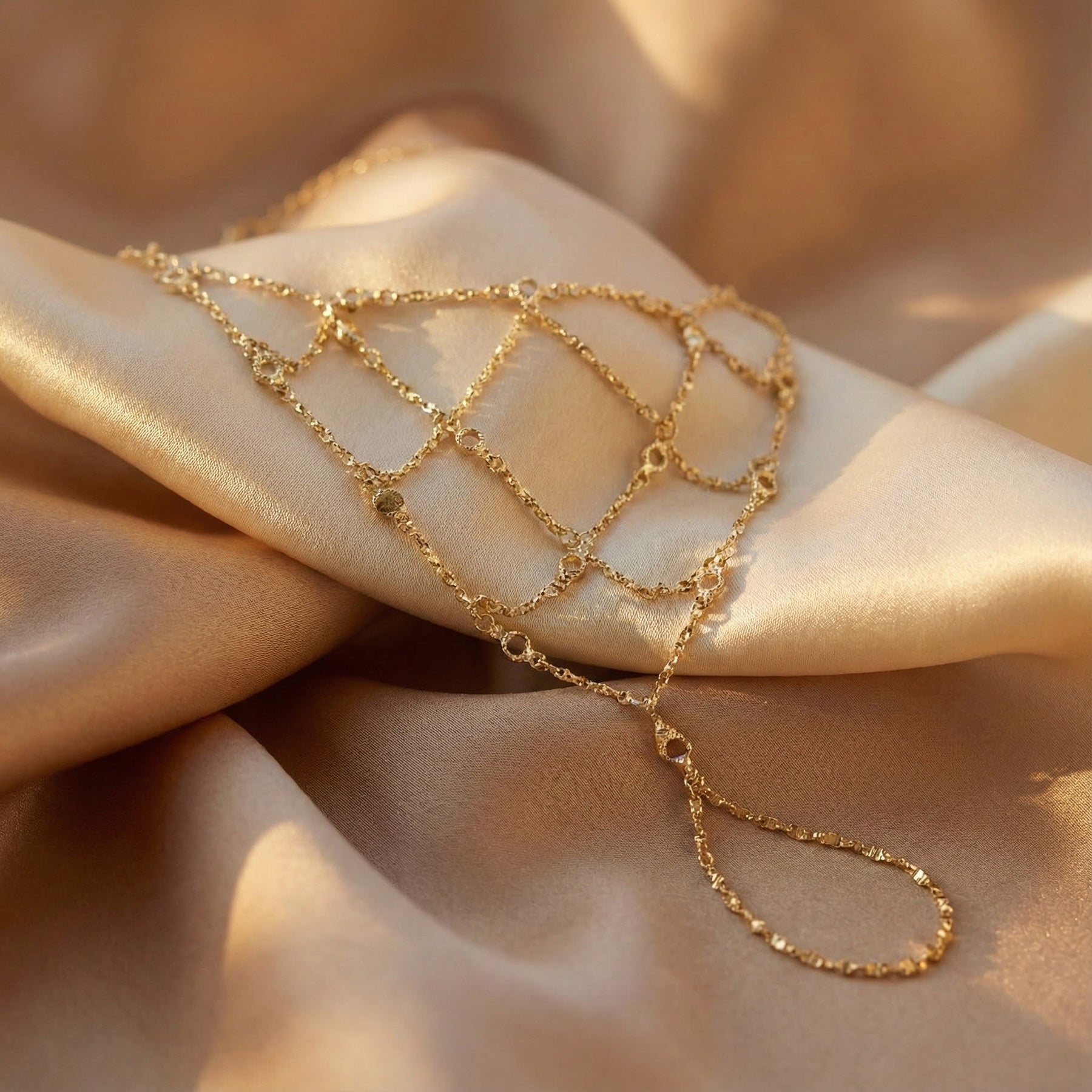 Silsila An-Noor Hand Chain