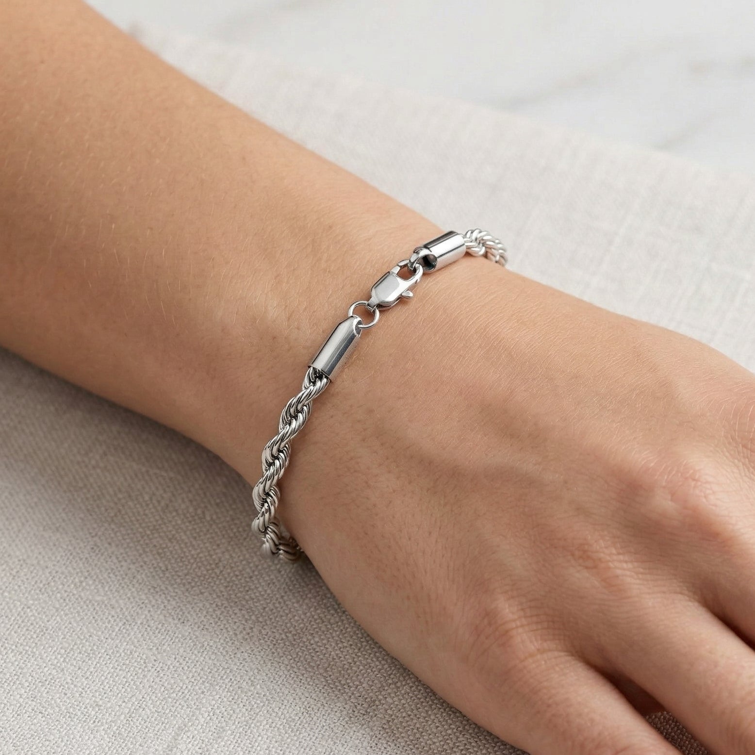 Qamar Serene Twist Bracelet