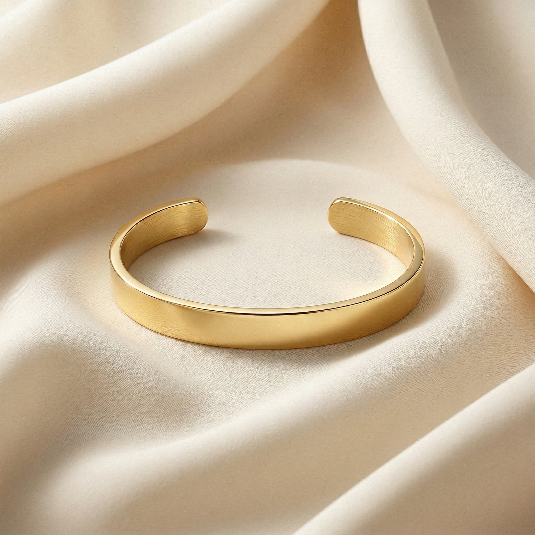 Qamar Dream of Gold Armband