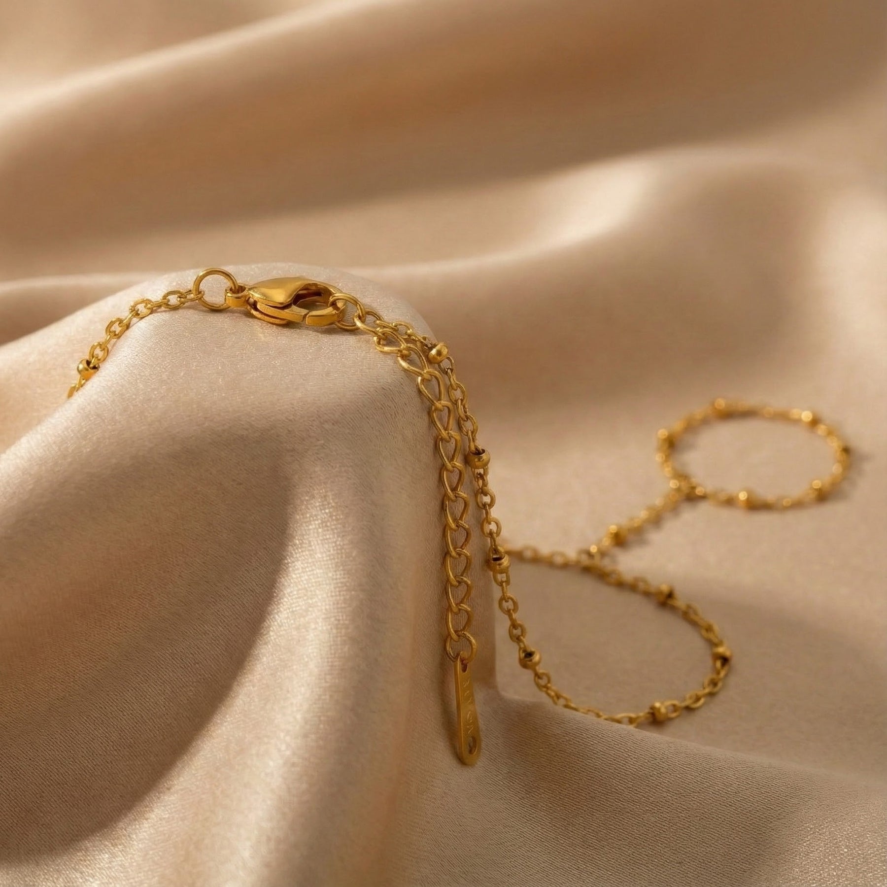 Madar Hand Chain