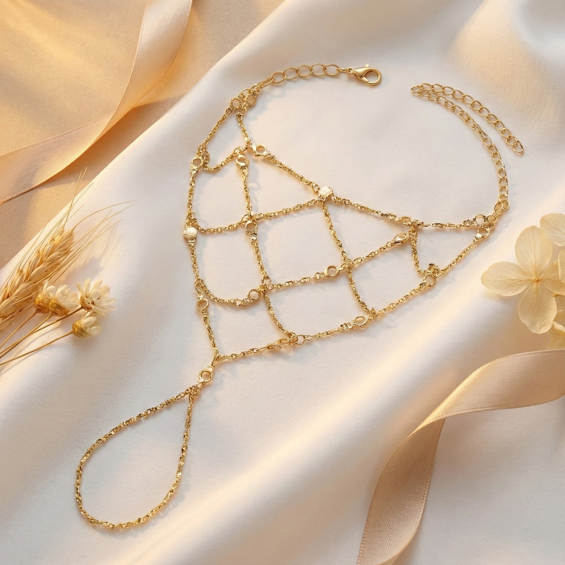 Silsila An-Noor Hand Chain