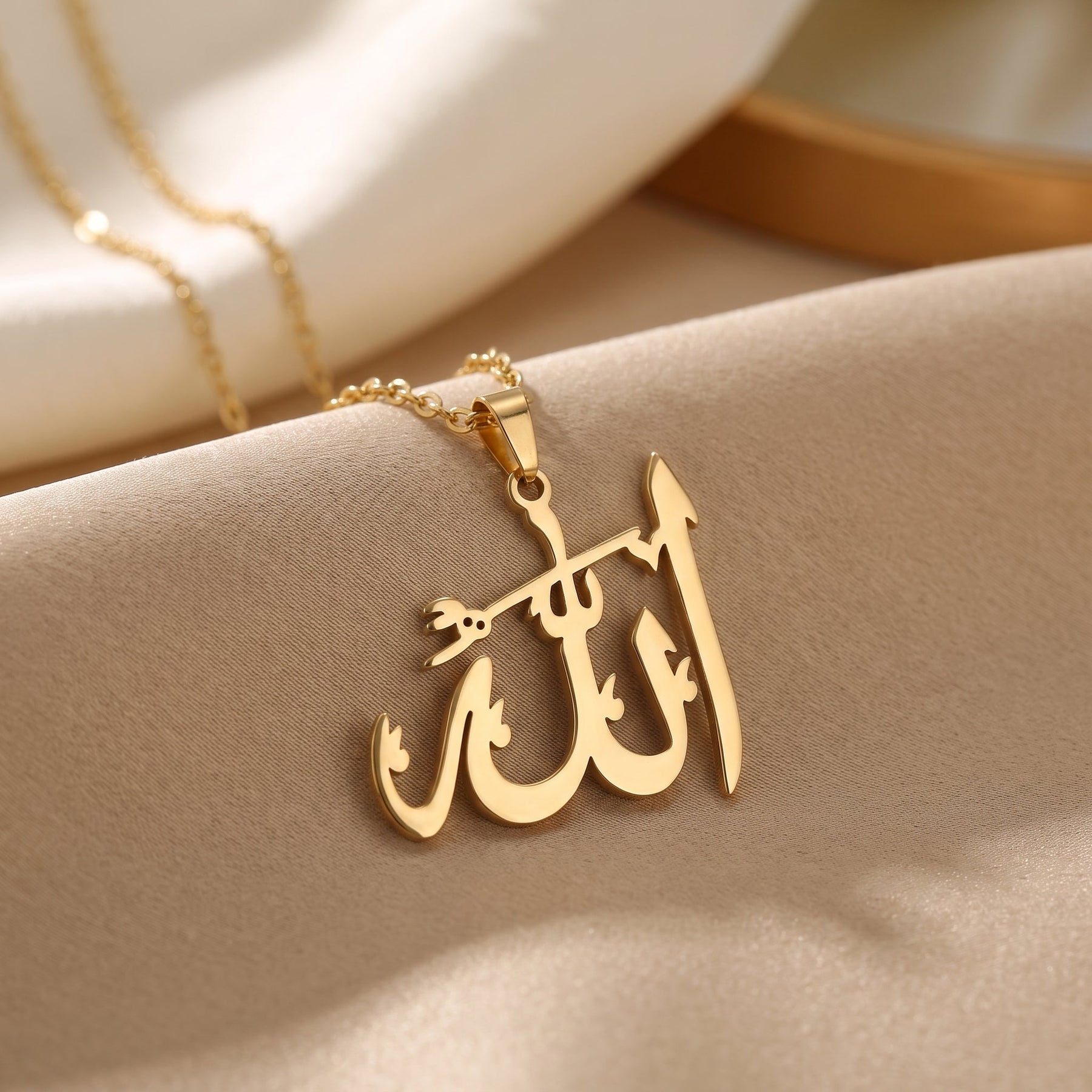 Qamar Rahmah Pendant Necklace