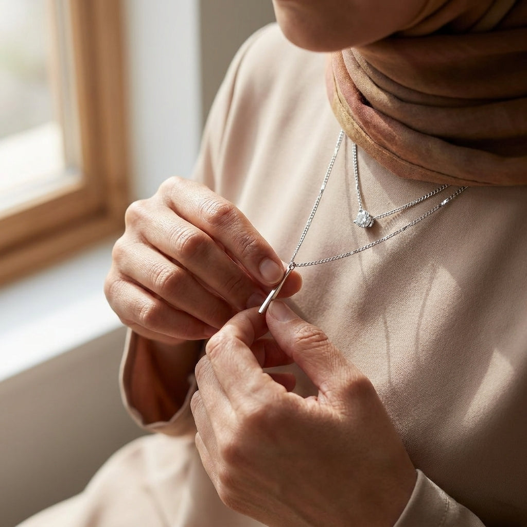 Qamar Zareen Ray Necklace