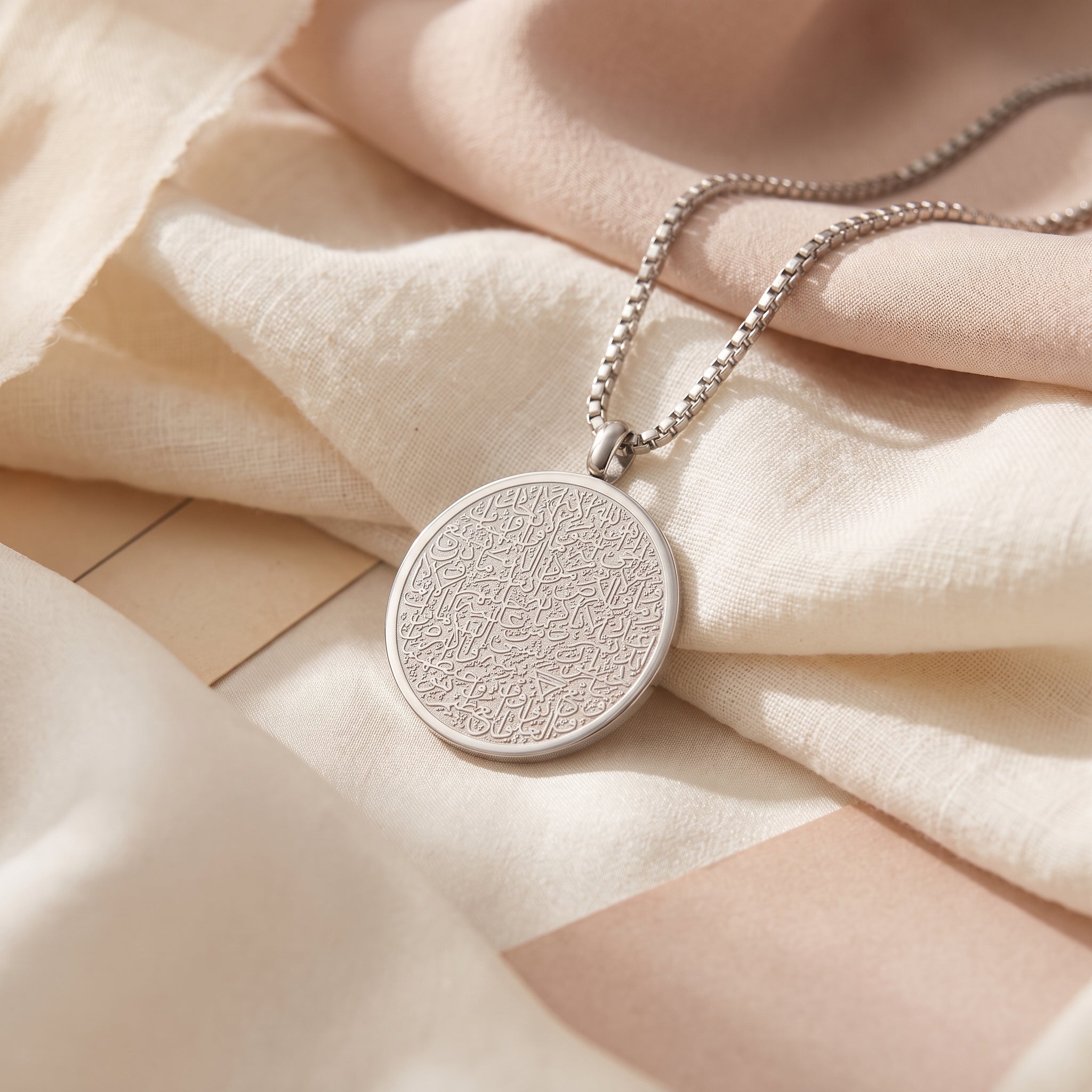 Qamar Throne Necklace